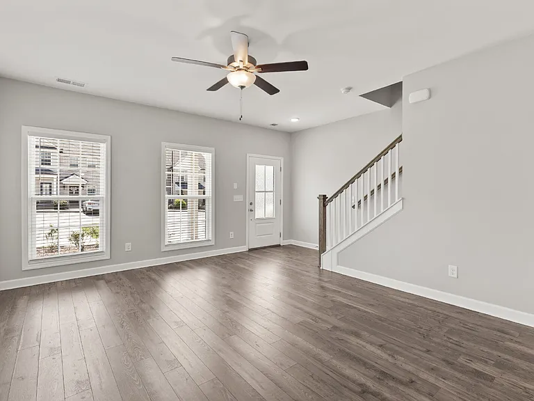 242 Mansfield Dr — Photo 9