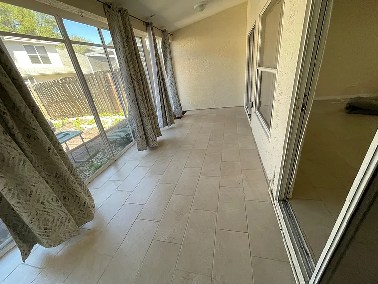 2556 W Brook Ln — Photo 11