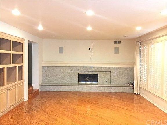 5th image of 2570 N Waterford St