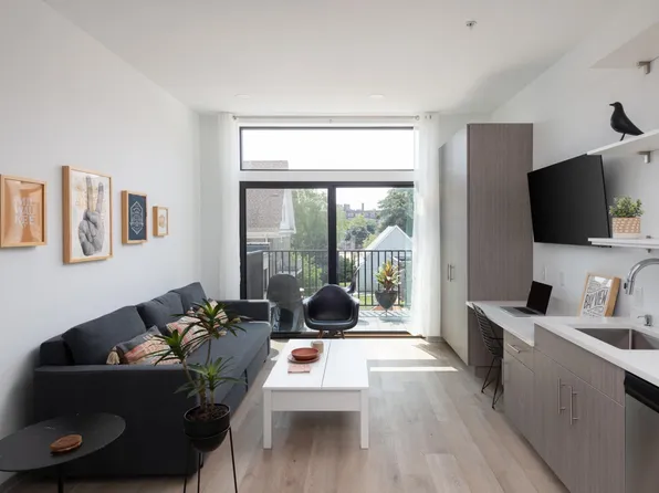 2557 S Kinnickinnic Ave #303, Milwaukee, WI 53207