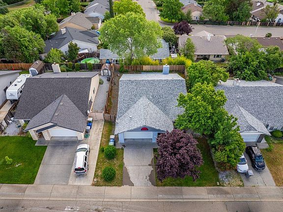 3rd image of 2539 Yana Ave