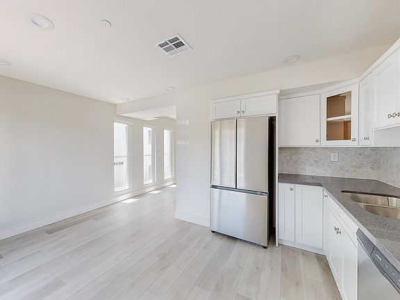 2nd image of 953 1/2 N Mariposa Ave #1/2