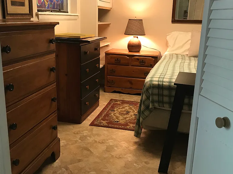 711 Pin Oak Rd — Photo 3