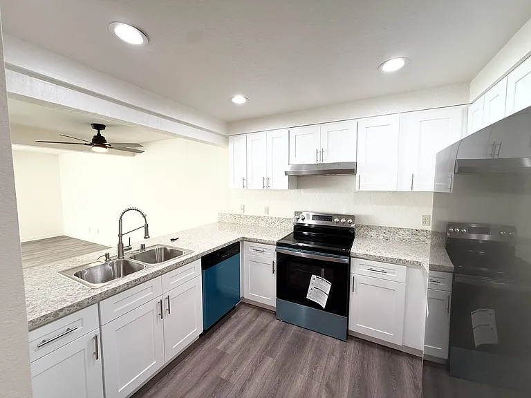 Cambridge Garden Apartments — Photo 56