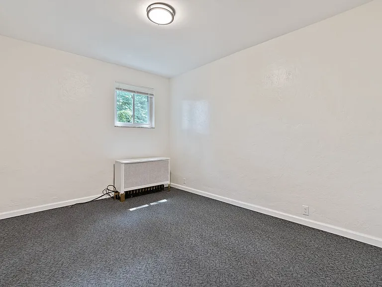 Charming & Fully Updated 2 Bed/1 Bath Home In Heart Of Beechview — Photo 15