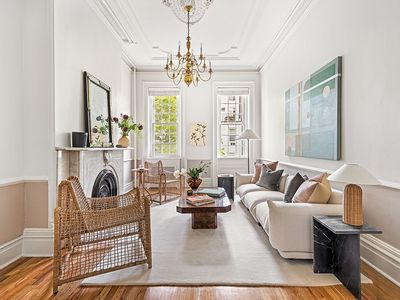 353 W 22nd St, New York, NY, 10011