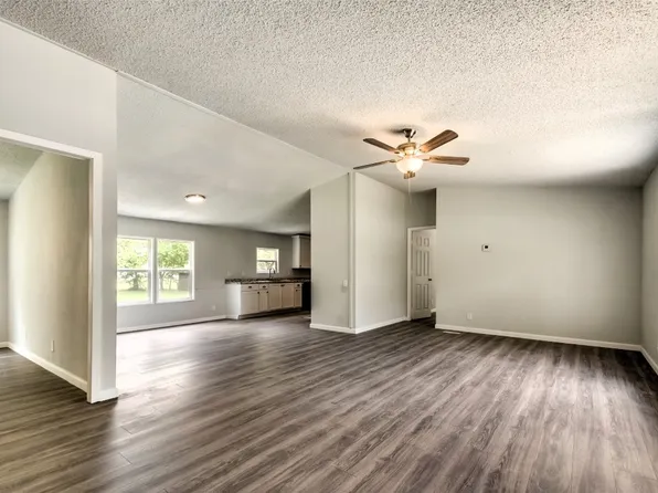 204 Cottonwood St, Barry, TX 75102