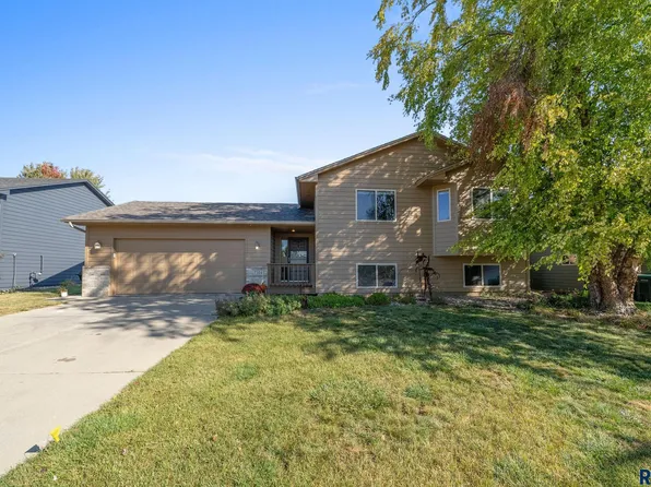 7104 W 53rd St, Sioux Falls, SD 57106
