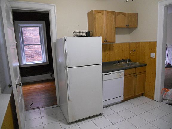 5th image of 228 Lexington Ave APT 17