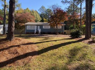 718 N Chapin Rd, Aberdeen, NC 28315