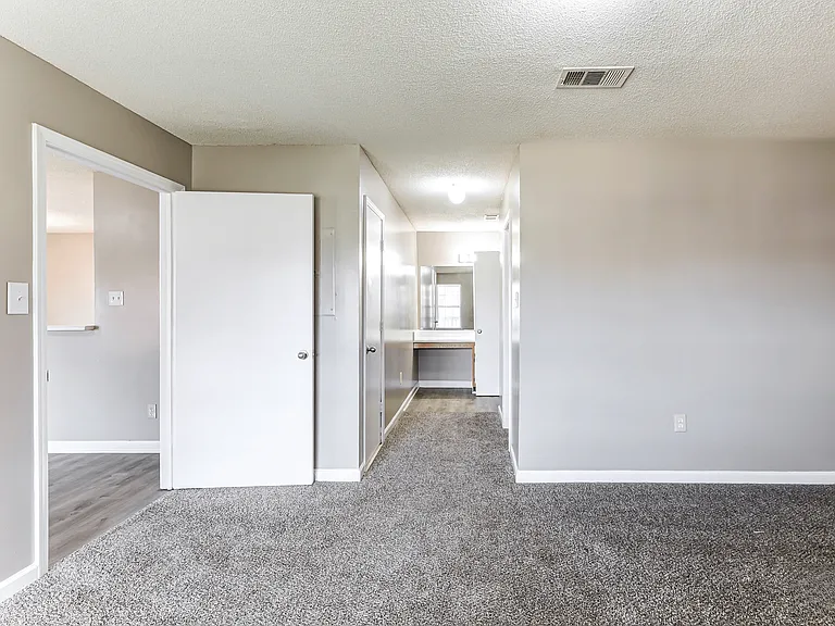 The Waverly Apartments — Photo 40