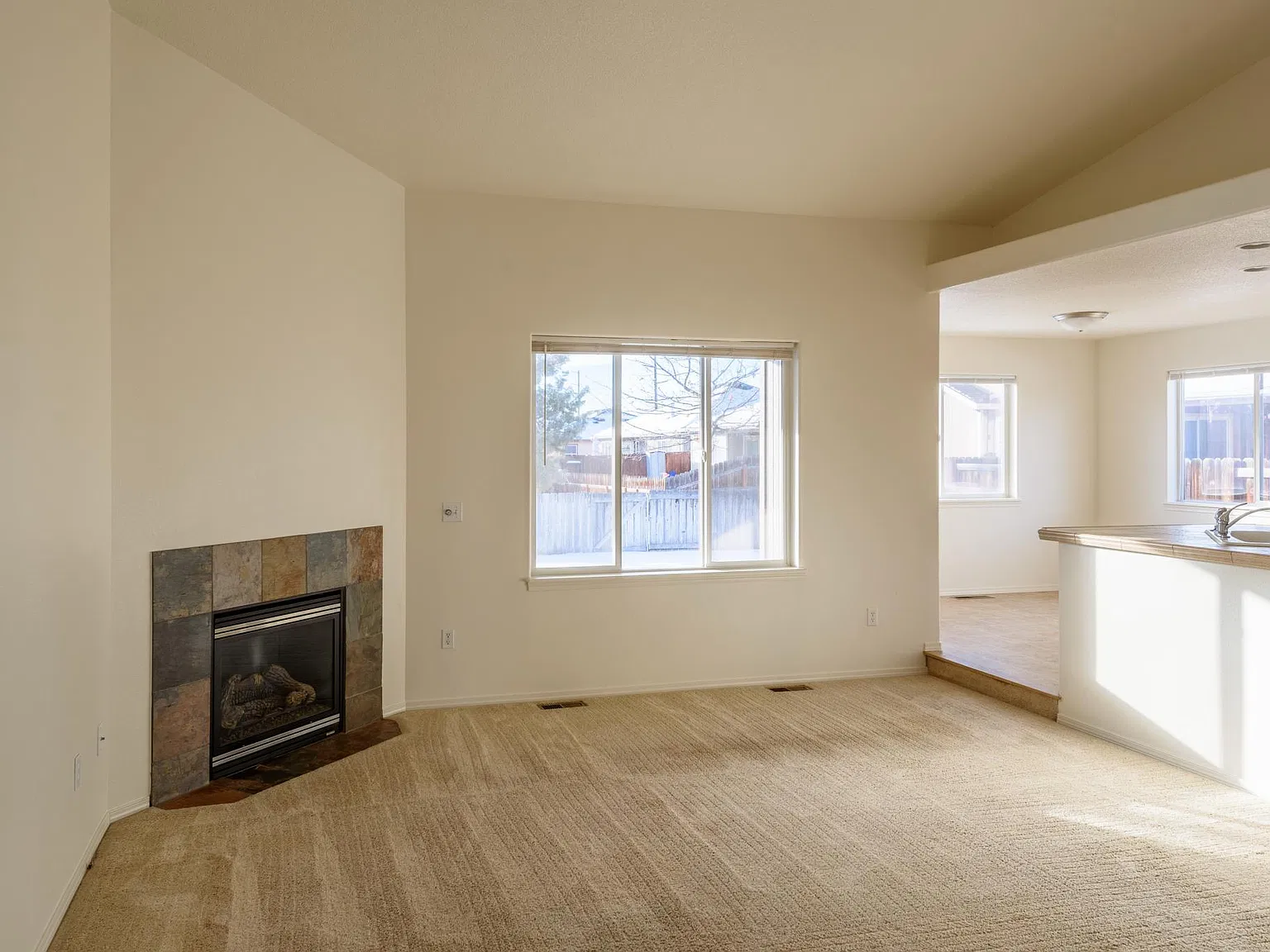 3 bed, 1657 sqft, $2,595 — Photo 4