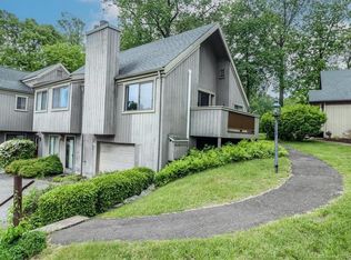 261 Agawam Dr #B, Stratford, CT 06614