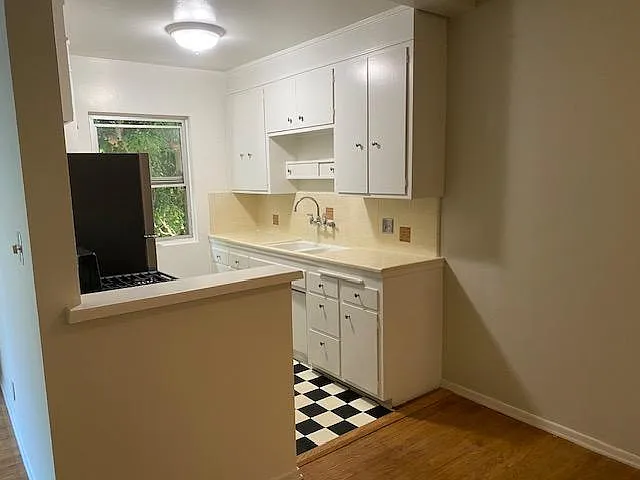 132 S Hayworth Ave #8 — Photo 9