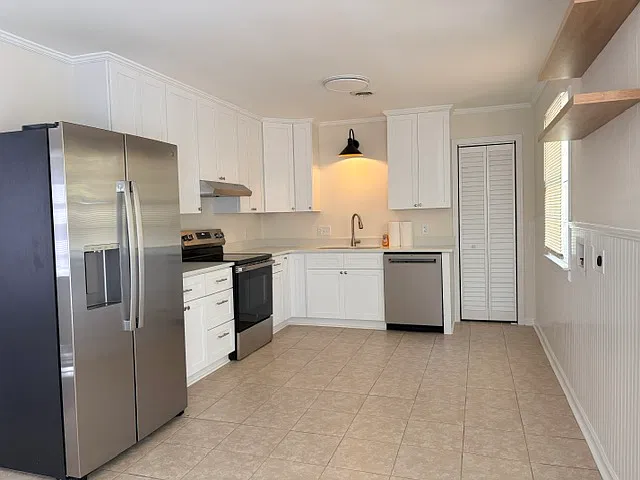 3 bed, 1056 sqft, $2,000 — Photo 3