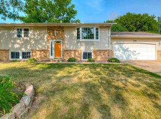 6401 Monticello Ln N, Maple Grove, MN 55369