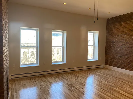 Rented by R New York | media 27