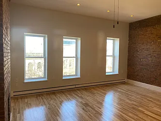 Rented by R New York