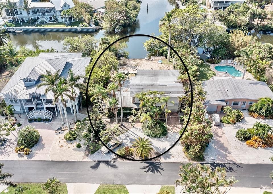 1st image of 319 Tarpon St