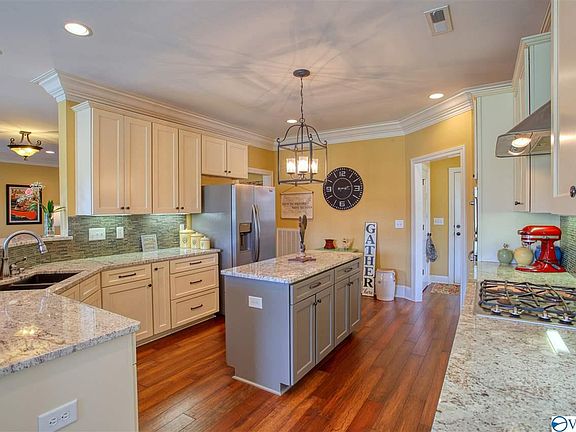 4th image of 224 Heritage Mill Dr