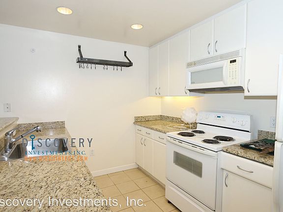 3rd image of 250 King St Unit 578