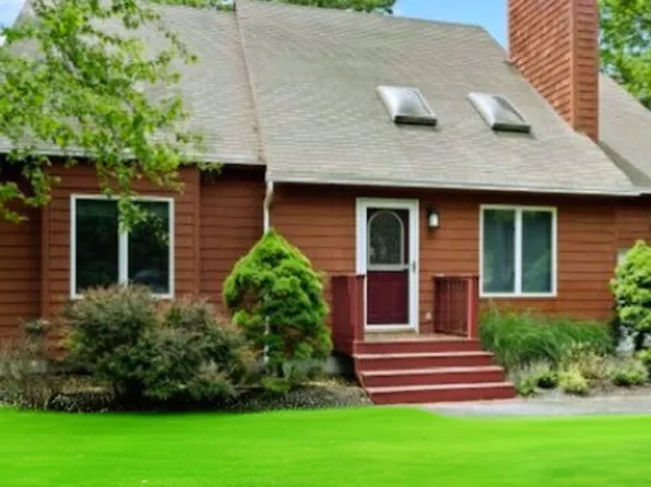 https://photos.zillowstatic.com/fp/307e4562d924fc2dee2ff39809786135-p_e.webp