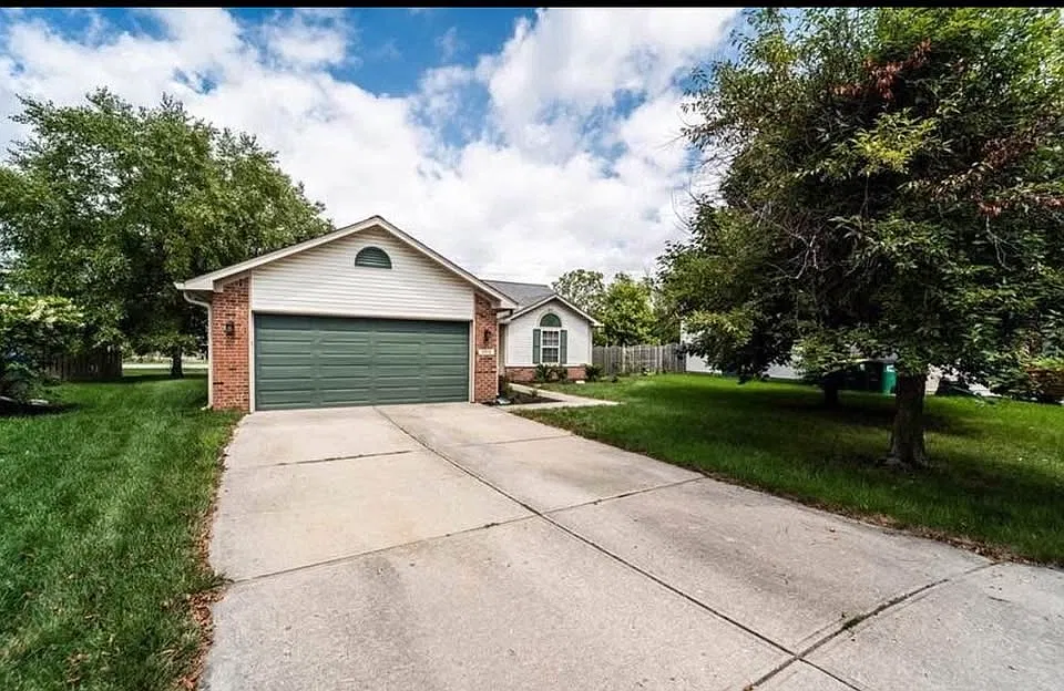 3 bed, 1216 sqft, $2,200 — Photo 1