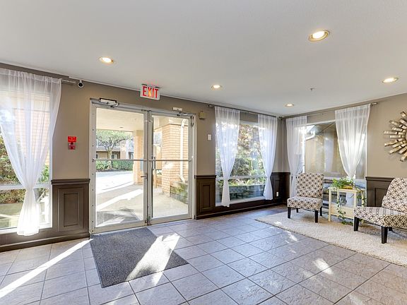 3rd image of 2551 Parkview Ln #315