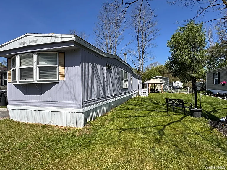 23 Daisy Dr — Photo 2
