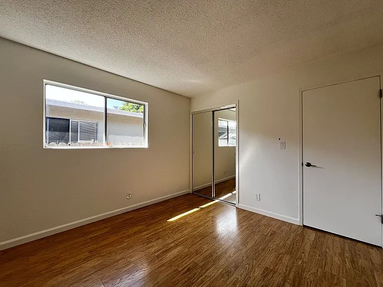 Vallejo Street, 1107 ** — Photo 15
