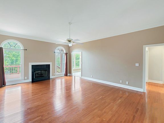 3rd image of 2851 Carriage Way
