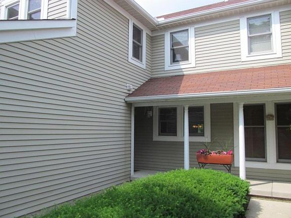2nd image of 5860 Parkbridge Ln