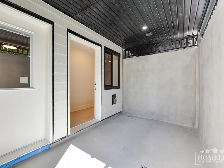 11004 78th Ave #BASEMENT — Photo 2
