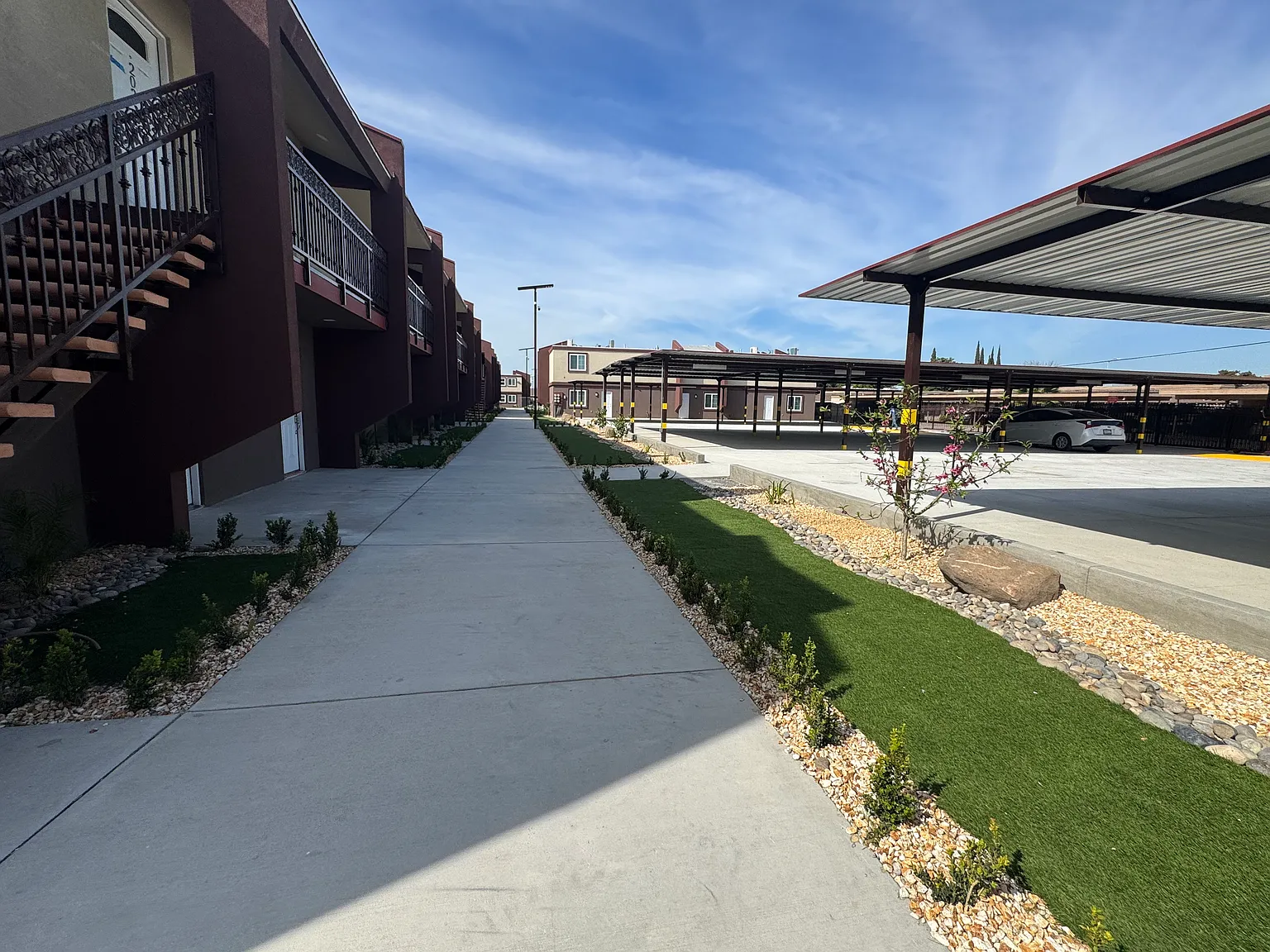 Maple Palace Luxury Apartments — Photo 2