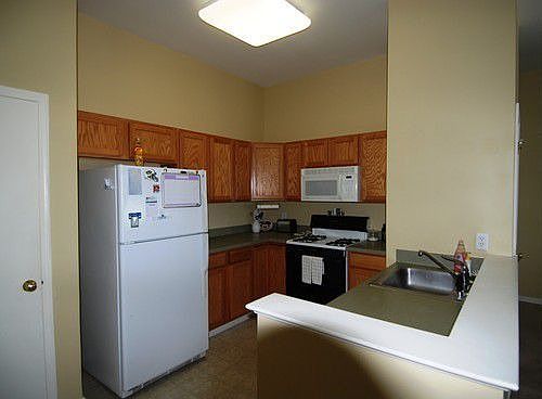 3rd image of 808 Honeybrook Cir