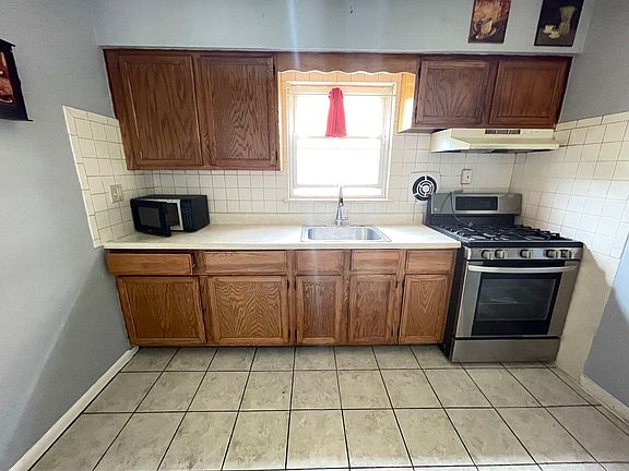 3rd image of 7958 Summerdale Ave Floor 1