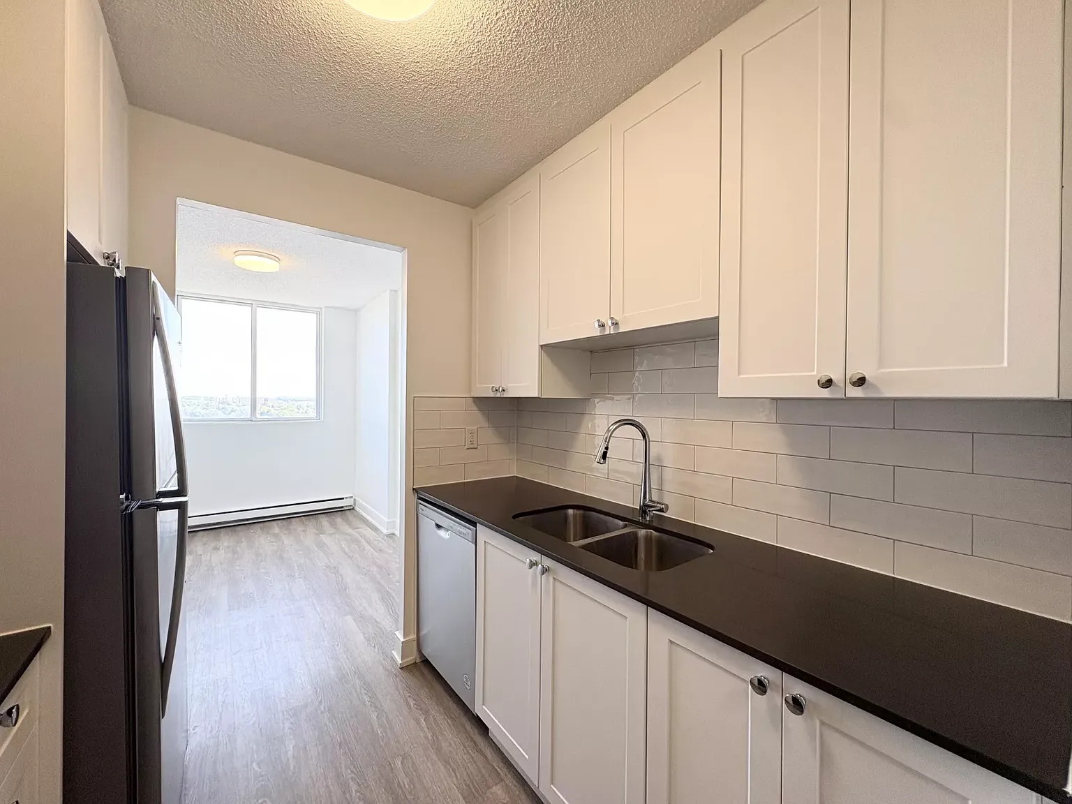 2 bed, 881 sqft, $1,710 — Photo 3
