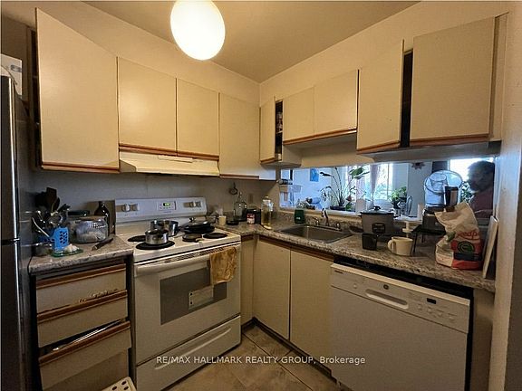 4th image of 214 Viewmount Dr #403