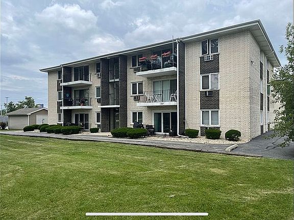 3rd image of 6530 W 94th Pl APT 3B