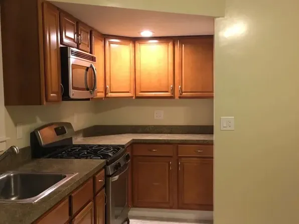 75 Sunnyside St #1, Hyde Park, MA 02136