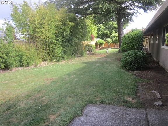 5th image of 1010 SE 132nd Ave