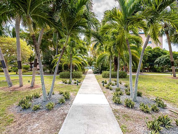 3rd image of 2601 S Roosevelt Blvd APT 114C