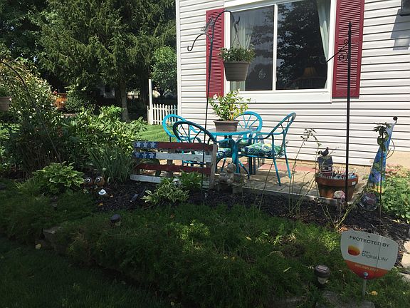 4th image of 465 Oak Meadow Dr