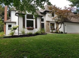 2716 W 121st Ter, Leawood, KS 66209