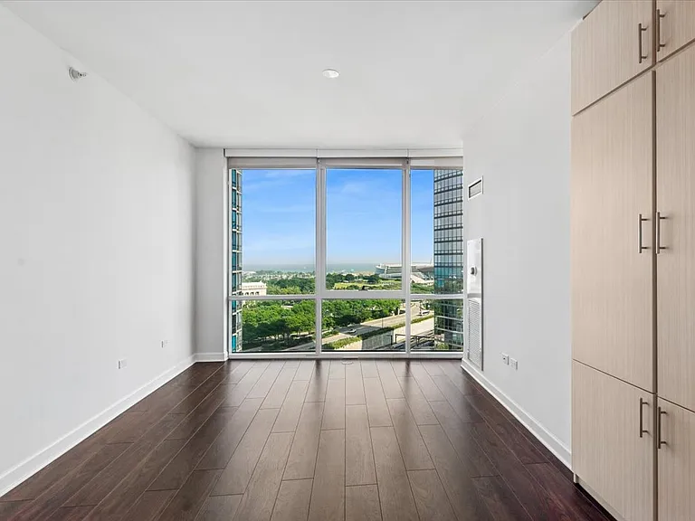 1201 S Prairie Ave #1405 — Photo 6
