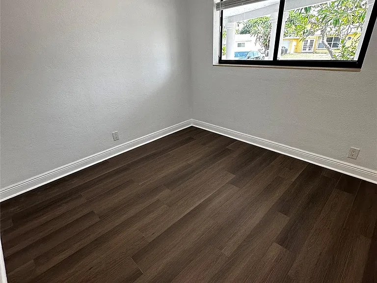 230 NE 21st St — Photo 12
