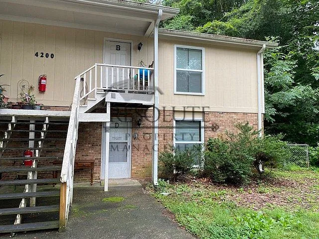 4200 Greencastle Ct #B