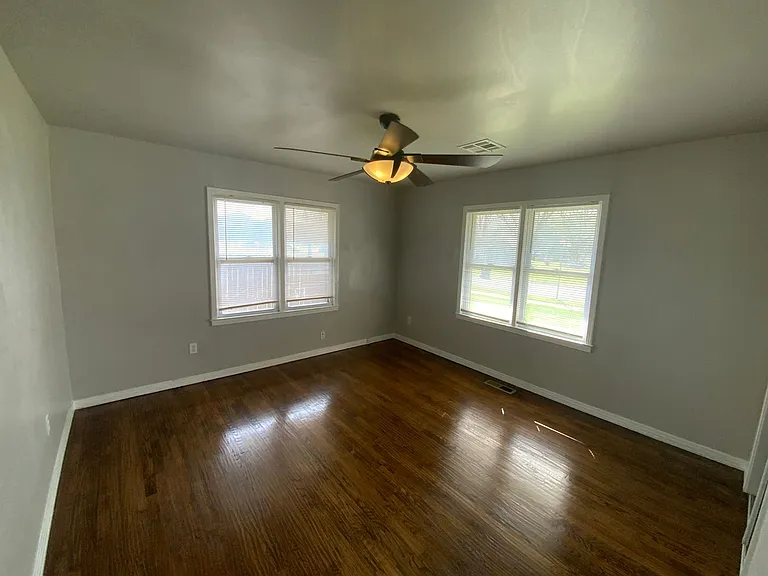 4206 N Donald Ave — Photo 20