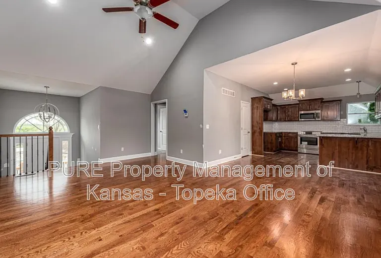 4766 Lakecrest Dr — Photo 3