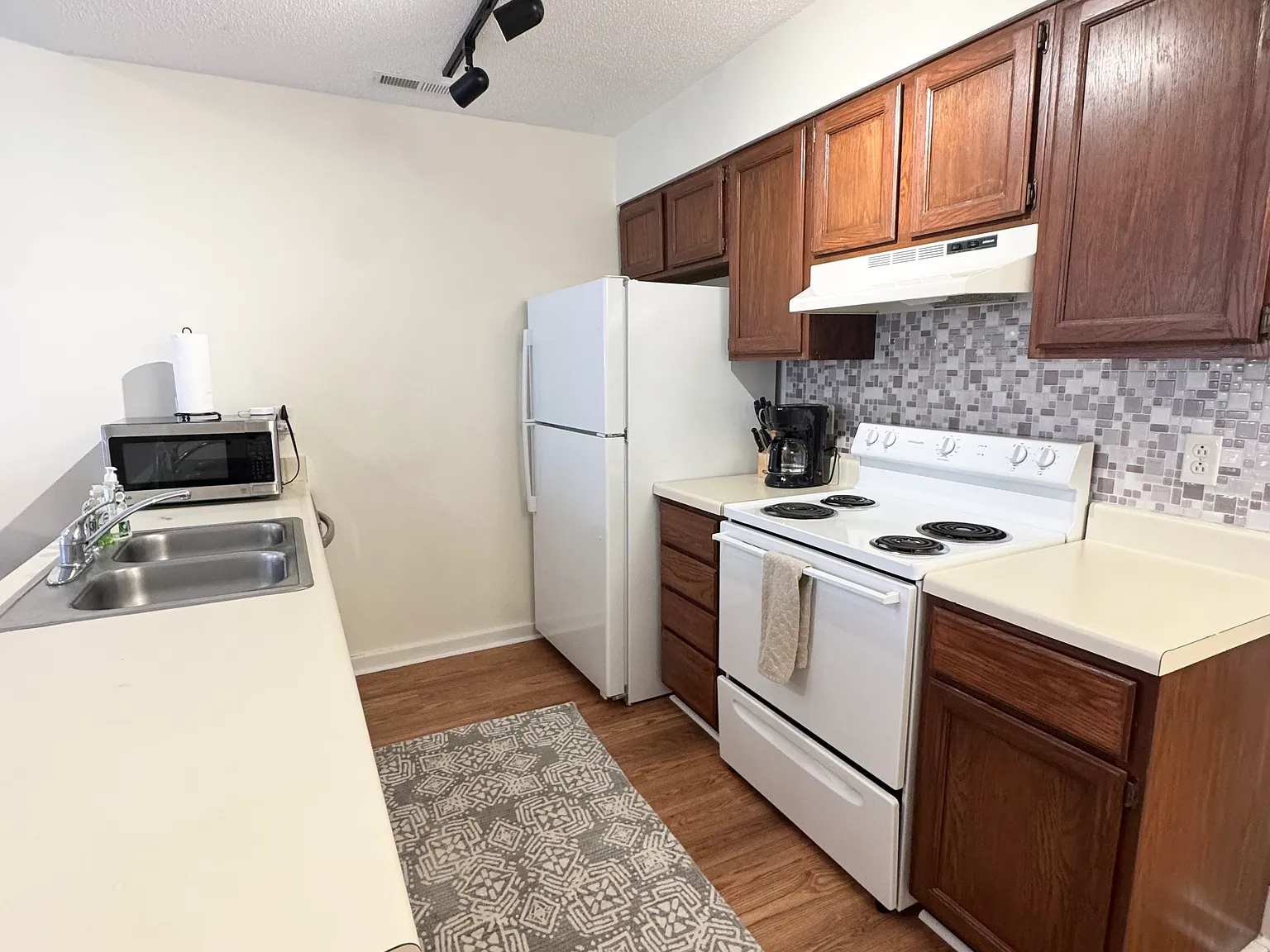 2 bed, 816 sqft, $1,595 — Photo 4